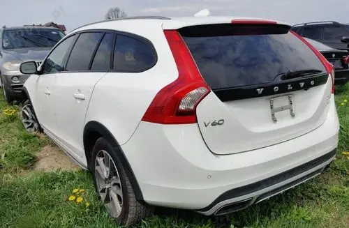 VOLVO V60 Cross Country 