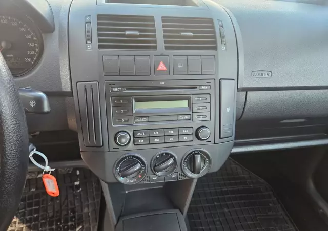 VOLKSWAGEN Polo 1.2 Special
