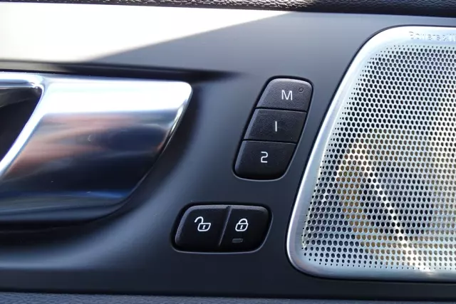 VOLVO XC 60 R-Design AWD Getr