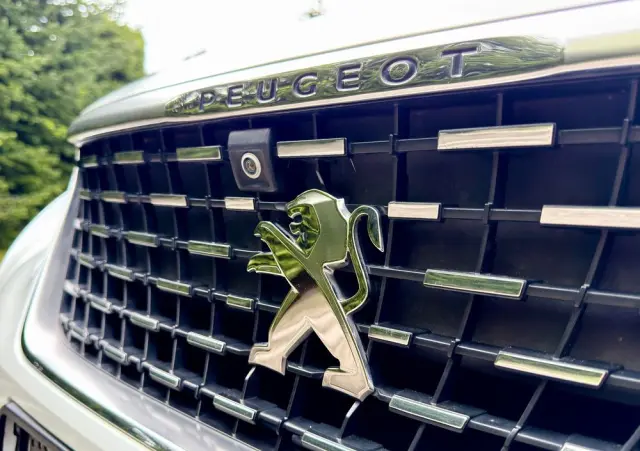 PEUGEOT 5008 BlueHDi 180 EAT6 GT