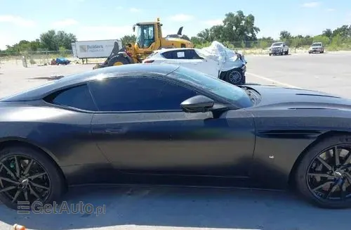 ASTON MARTIN DB11 