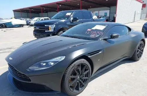 ASTON MARTIN DB11 