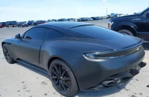 ASTON MARTIN DB11 