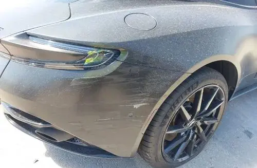 ASTON MARTIN DB11 