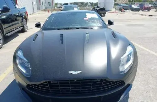 ASTON MARTIN DB11 