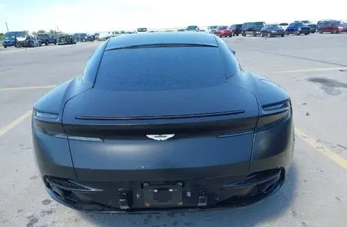 ASTON MARTIN DB11 