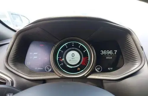 ASTON MARTIN DB11 