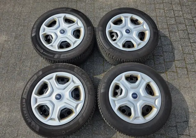 FORD Kuga 1.5 EcoBoost 2x4 Cool & Connect
