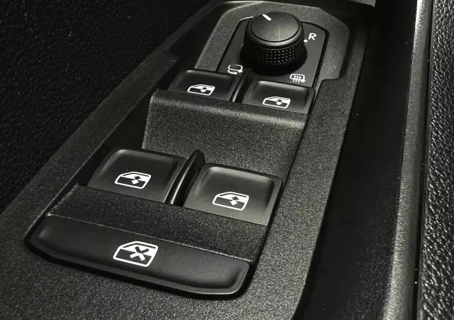 SKODA Karoq 1.6 TDI SCR DSG Ambition