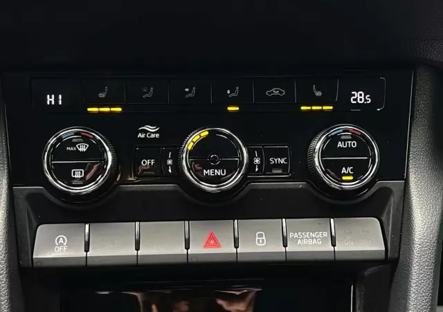 SKODA Karoq 1.6 TDI SCR DSG Ambition