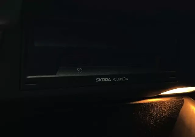 SKODA Karoq 1.6 TDI SCR DSG Ambition