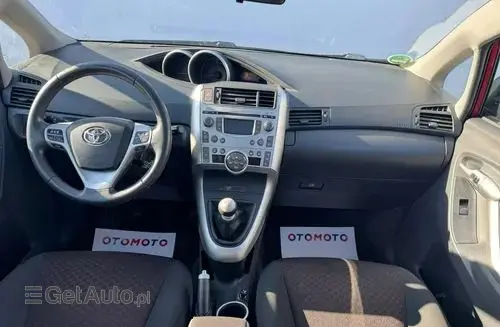 TOYOTA Verso 