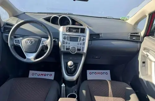 TOYOTA Verso 