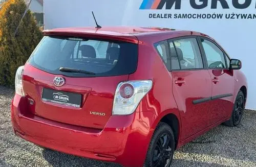 TOYOTA Verso 
