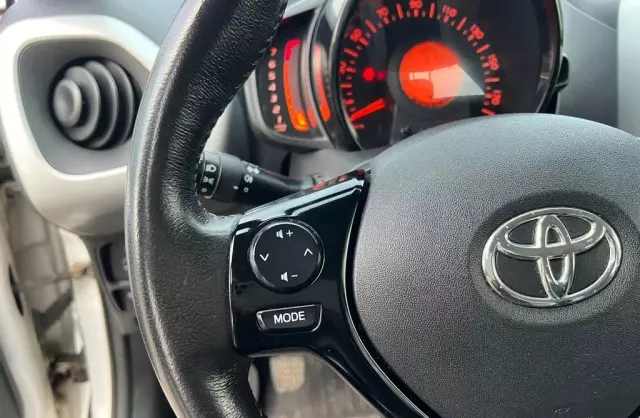 TOYOTA Aygo 1.0 VVT-i (69 KM)