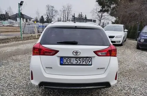TOYOTA Auris 
