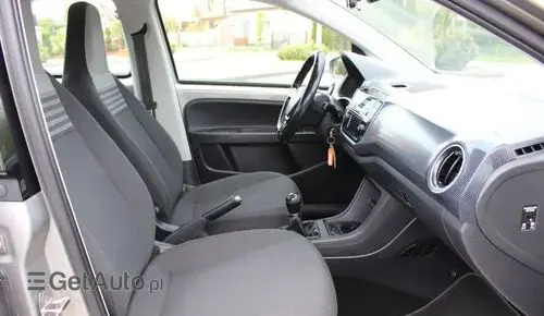 VOLKSWAGEN Up! 