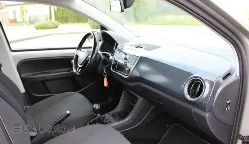 VOLKSWAGEN Up! 