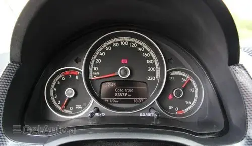 VOLKSWAGEN Up! 
