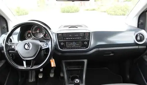 VOLKSWAGEN Up! 