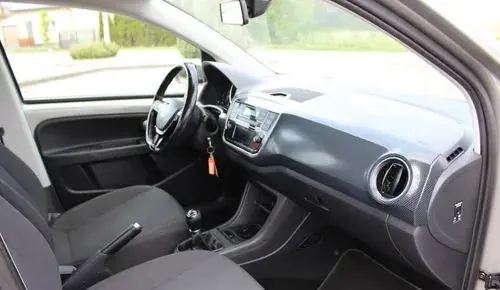 VOLKSWAGEN Up! 