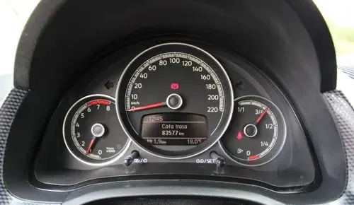 VOLKSWAGEN Up! 