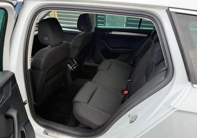 SKODA Superb 2.0 TDI DSG Premium Edition