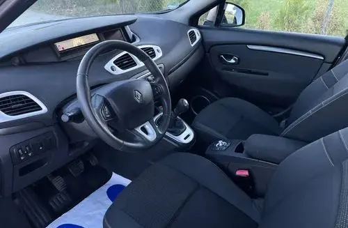 RENAULT Grand Scenic 