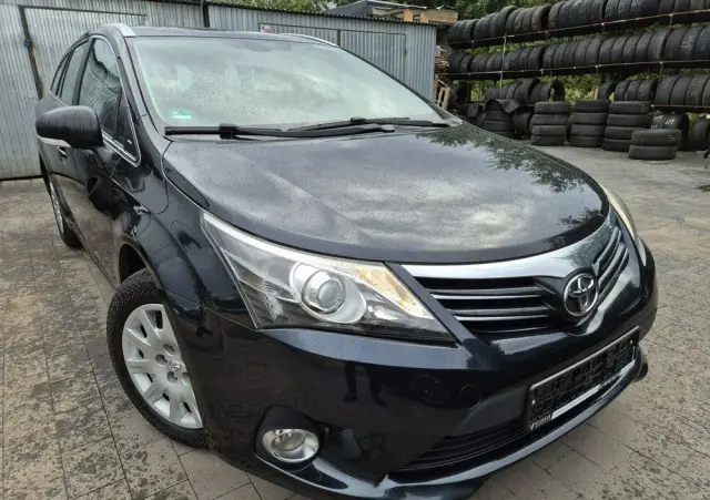 TOYOTA Avensis 