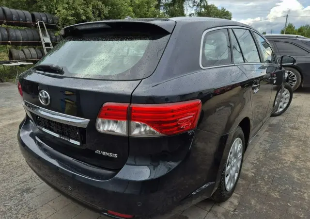 TOYOTA Avensis 