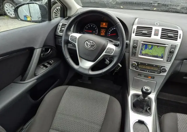 TOYOTA Avensis 