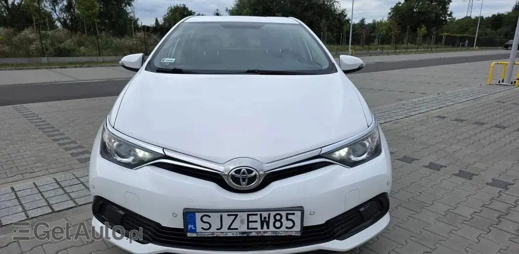 TOYOTA Auris 