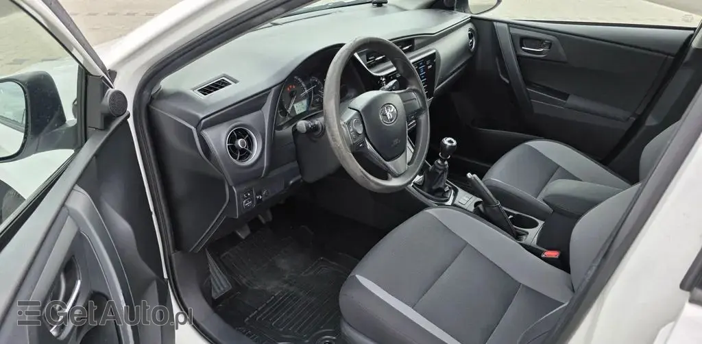 TOYOTA Auris 