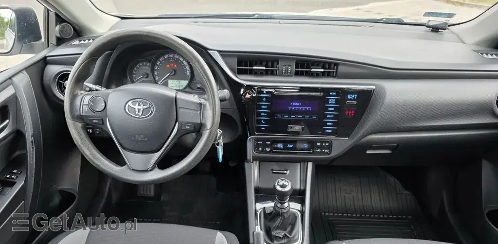 TOYOTA Auris 