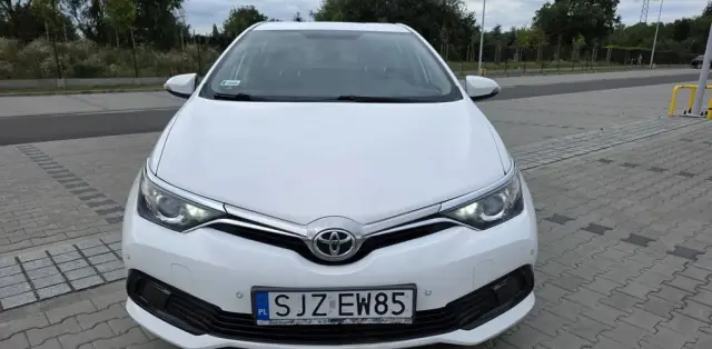 TOYOTA Auris 