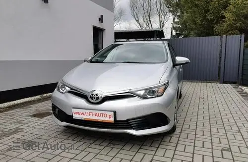 TOYOTA Auris 