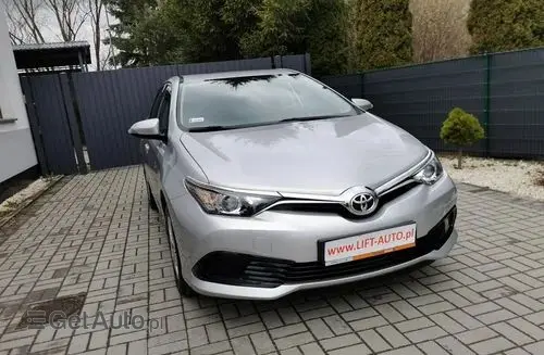 TOYOTA Auris 