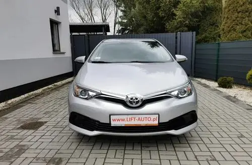 TOYOTA Auris 