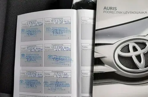 TOYOTA Auris 