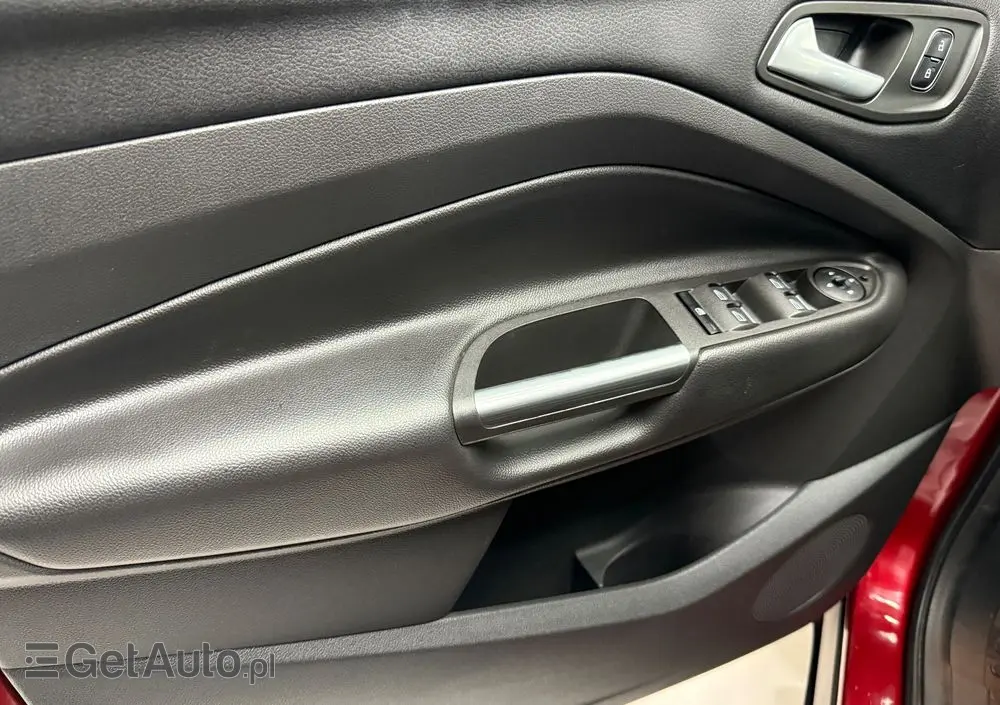 FORD Kuga 1.5 EcoBoost 2x4 Titanium