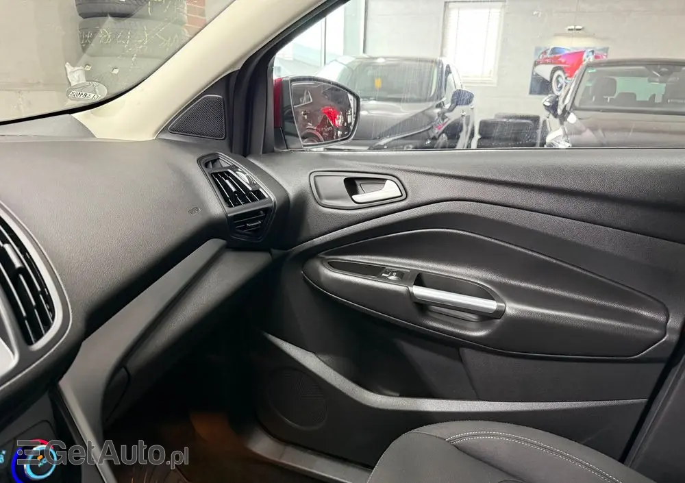 FORD Kuga 1.5 EcoBoost 2x4 Titanium