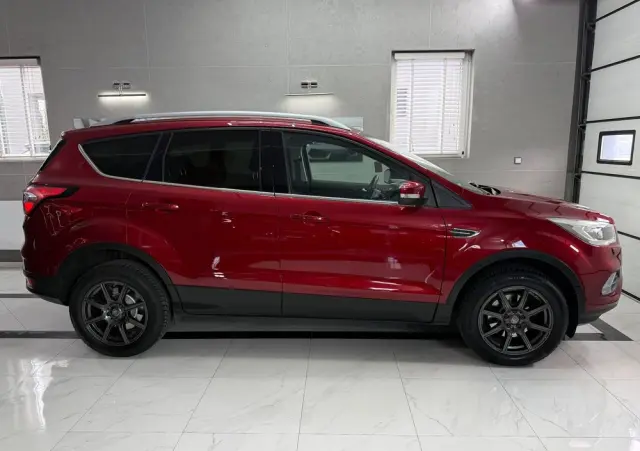FORD Kuga 1.5 EcoBoost 2x4 Titanium