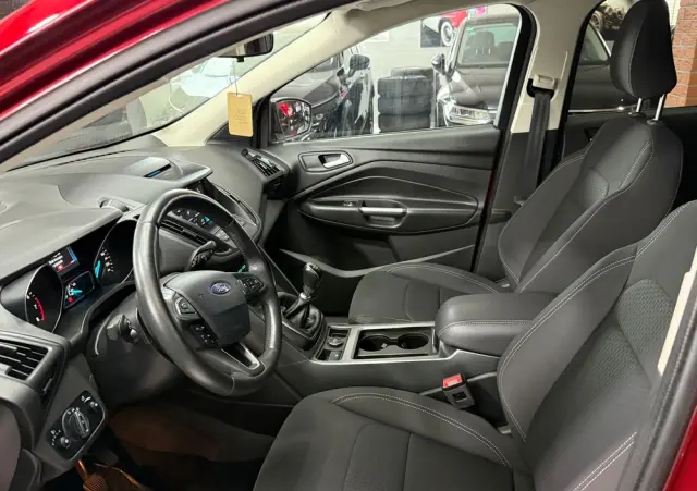 FORD Kuga 1.5 EcoBoost 2x4 Titanium