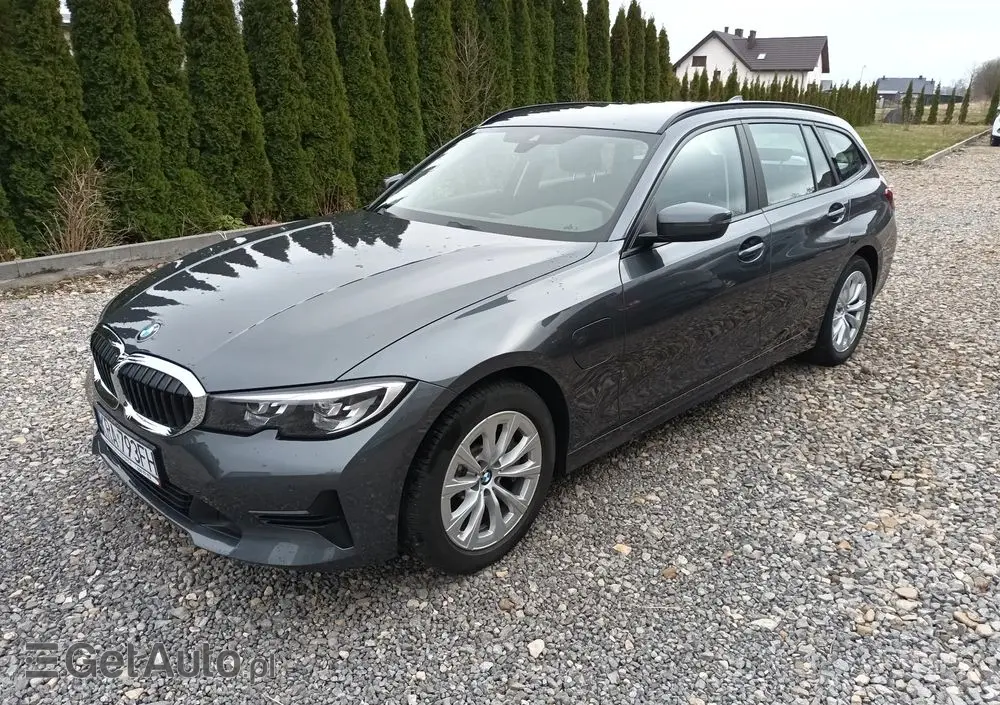 BMW Seria 3 330e xDrive