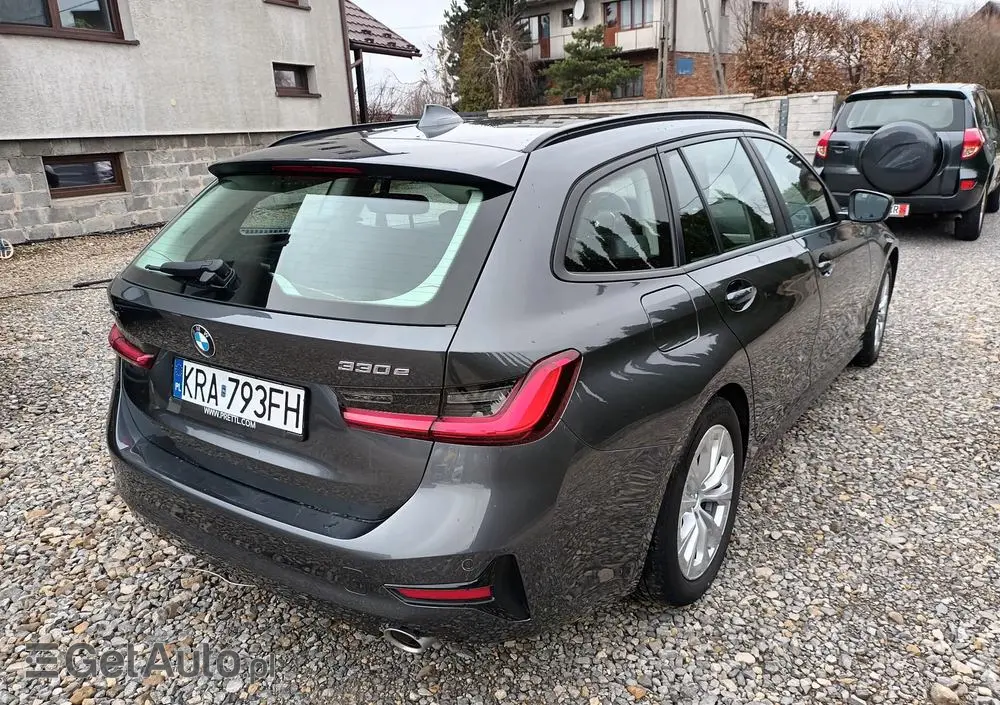 BMW Seria 3 330e xDrive