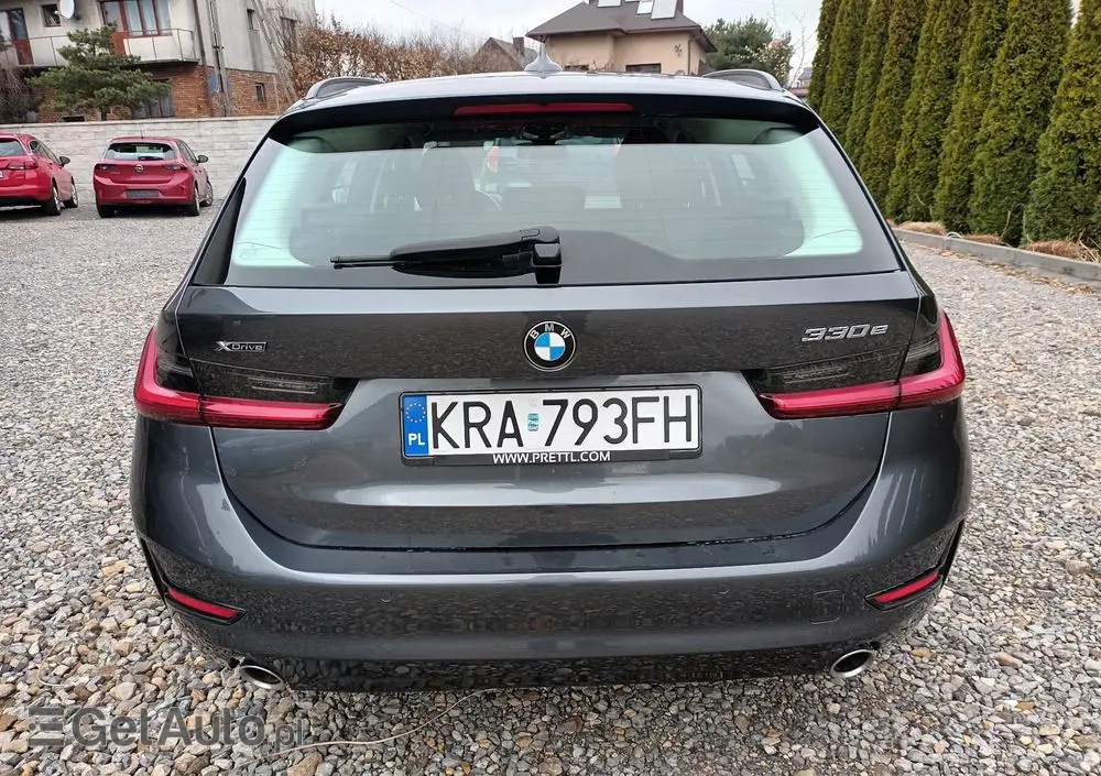 BMW Seria 3 330e xDrive