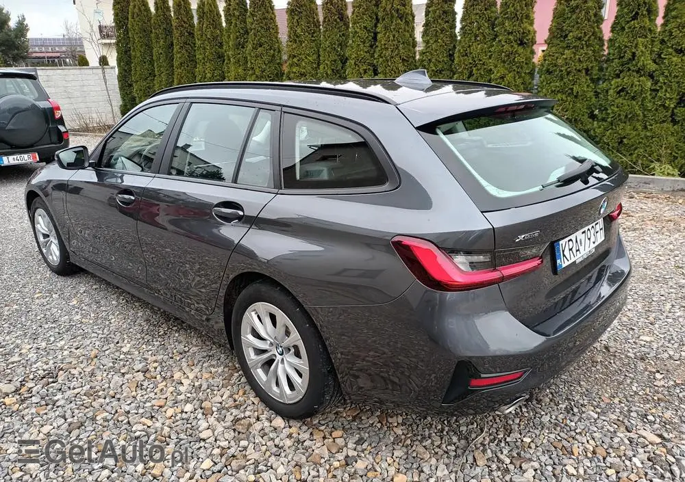 BMW Seria 3 330e xDrive
