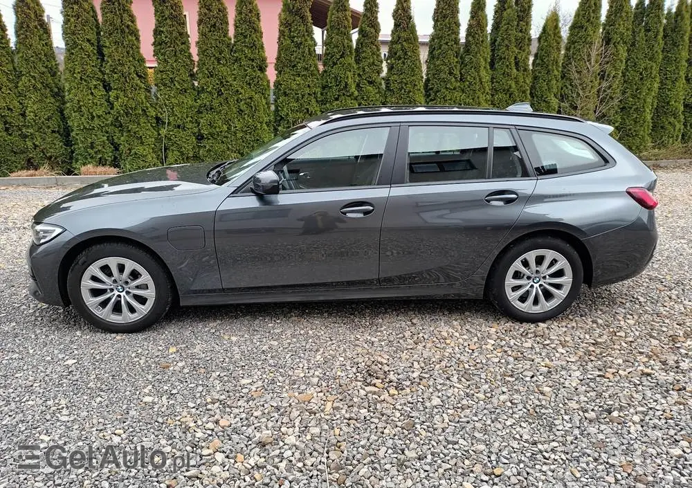 BMW Seria 3 330e xDrive
