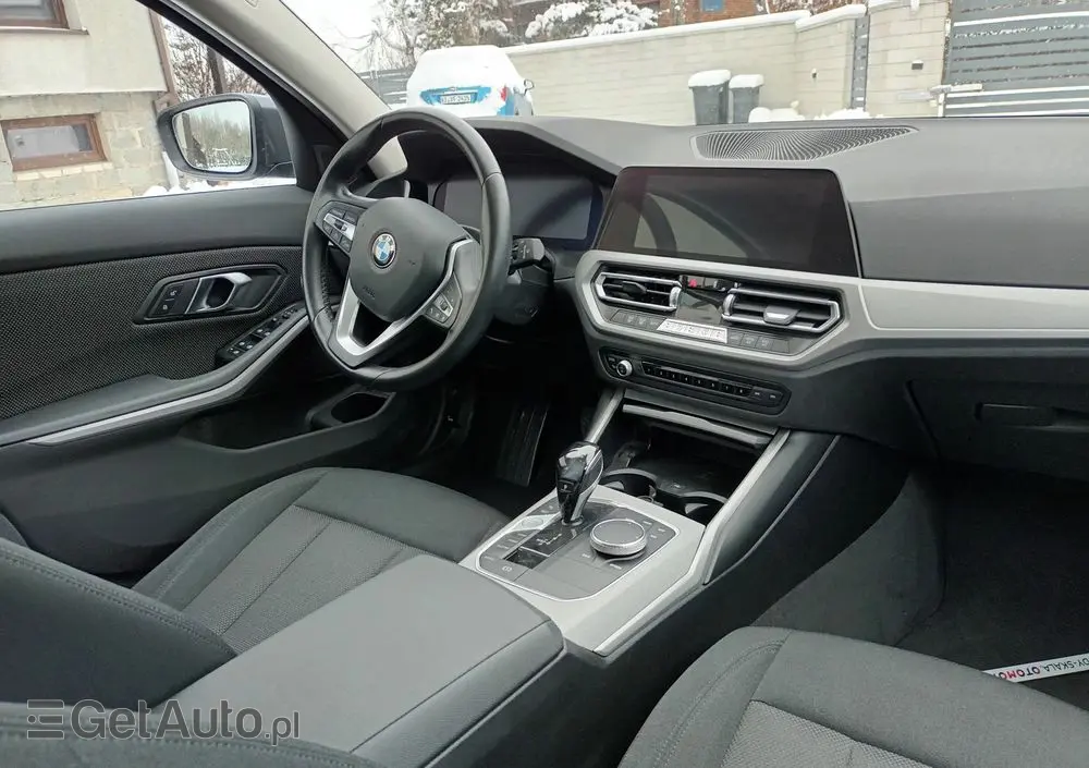 BMW Seria 3 330e xDrive