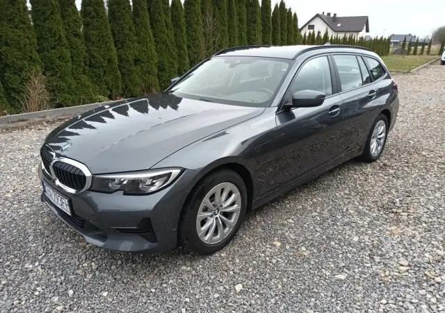 BMW Seria 3 330e xDrive